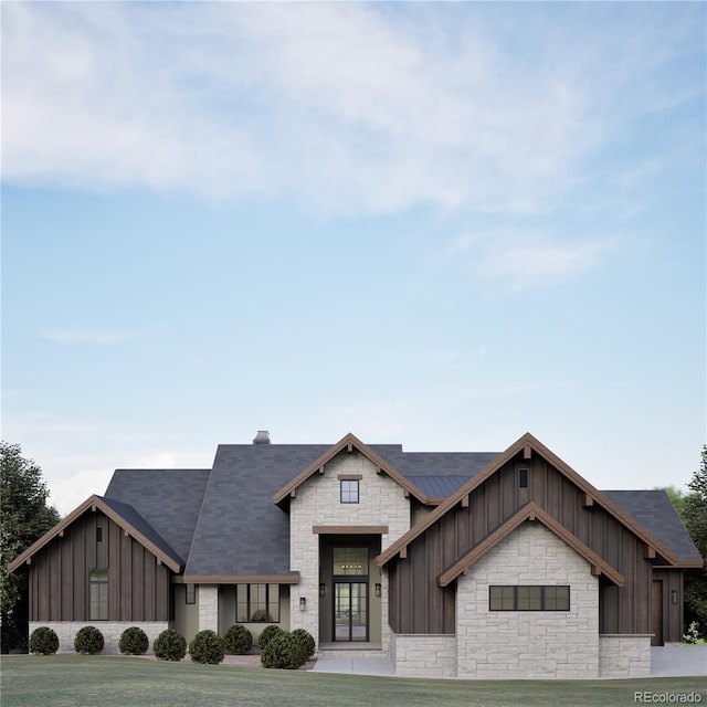 view of front of property with a front yard