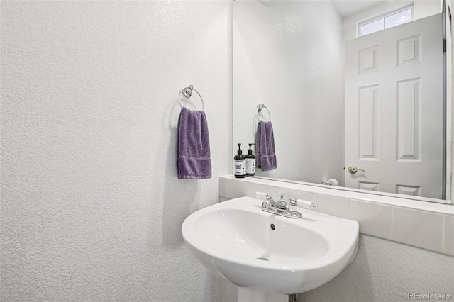 588 Beauprez Ave, Lafayette, CO 80026 - bathroom featuring a sink and a textured wall