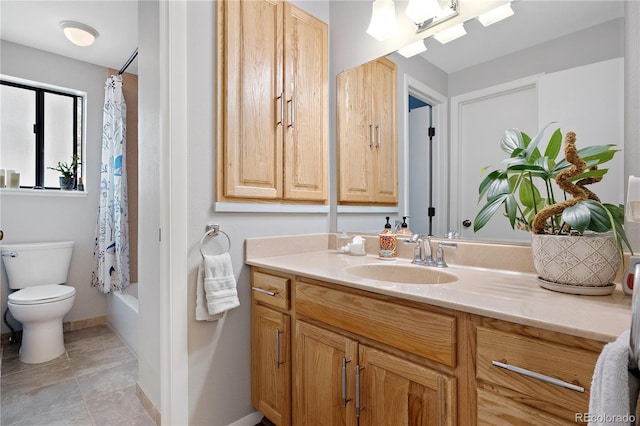 full bathroom featuring toilet, shower / tub combo, tile patterned flooring, baseboards, and vanity