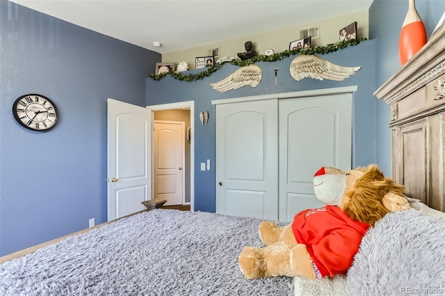 bedroom with a closet