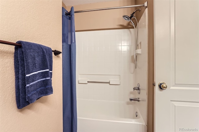 bathroom with shower / bath combo