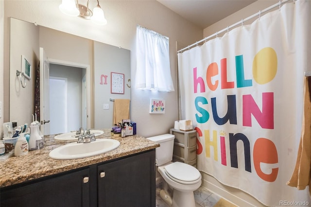 bathroom featuring a shower with shower curtain, vanity, and toilet