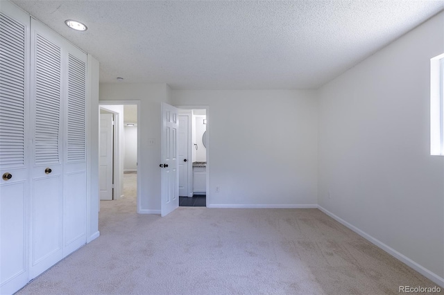 2120 S Ouray St, Aurora, CO 80013 - unfurnished bedroom featuring carpet floors, a closet, baseboards, a textured ceiling, and ensuite bathroom