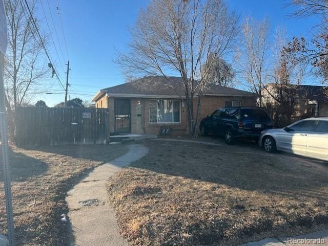 view of front of property with a front yard