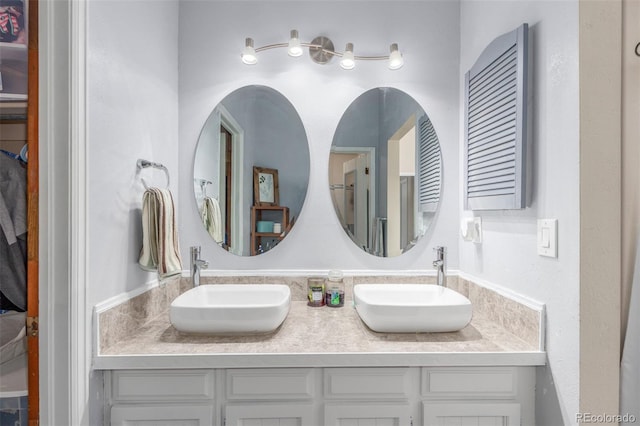 7762 W Ottawa Pl, Littleton, CO 80128 - bathroom featuring double vanity