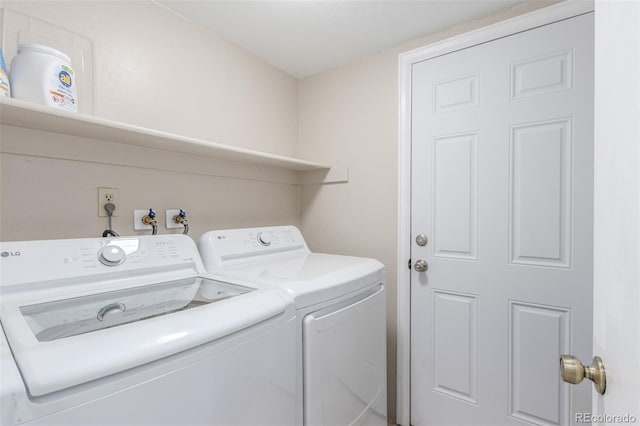7762 W Ottawa Pl, Littleton, CO 80128 - laundry area featuring washer and dryer