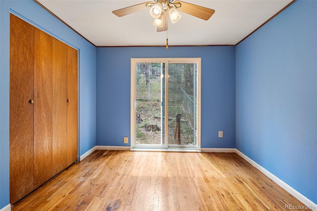 interior space with light hardwood / wood-style floors, a closet, ornamental molding, and ceiling fan