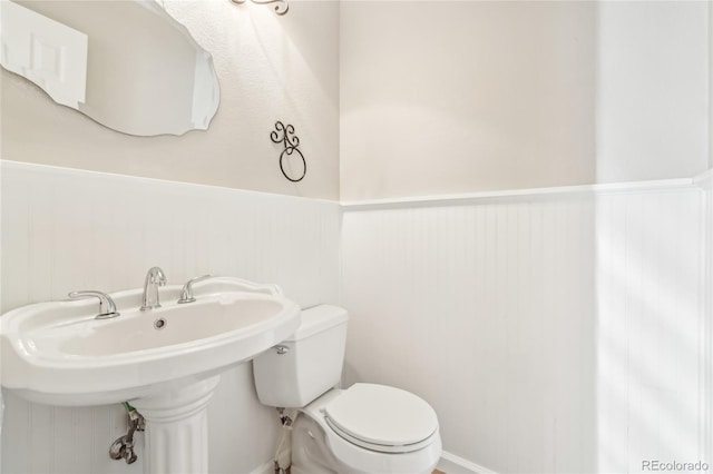 bathroom featuring toilet and sink