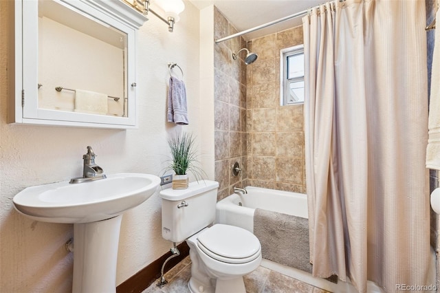 2119 W Pikes Peak Ave, Colorado Springs, CO 80904 - full bath featuring toilet, shower / bath combination with curtain, and a textured wall