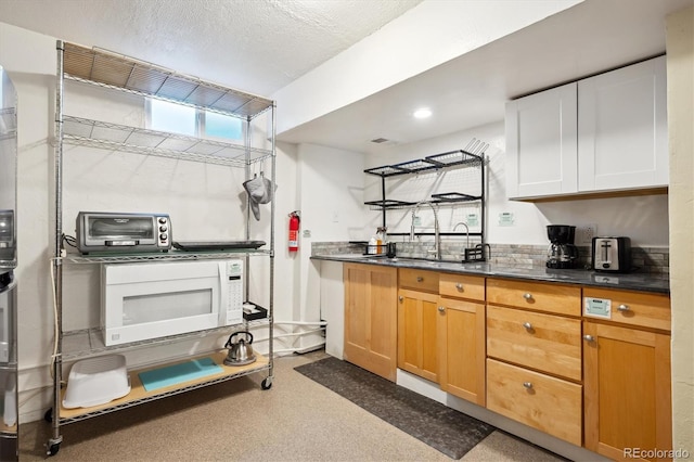 32392 Lodgepole Dr, Evergreen, CO 80439 - kitchen featuring white microwave and dark countertops