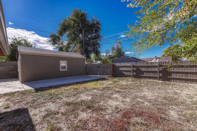 view of yard with a patio