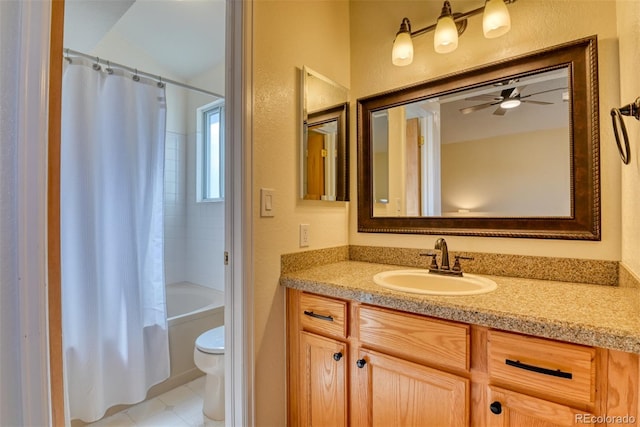 full bathroom featuring shower / tub combo with curtain, vanity, toilet, and ceiling fan