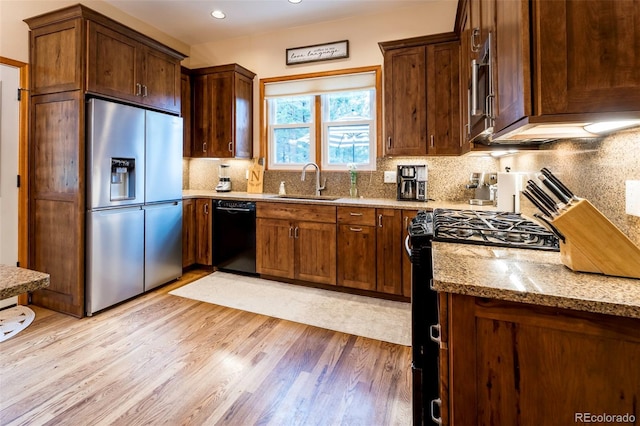 33 Sparrow Ct, Bailey, CO 80421 - kitchen with stainless steel fridge with ice dispenser, dishwasher, gas stove, light wood finished floors, and decorative backsplash