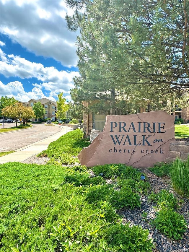 view of community / neighborhood sign