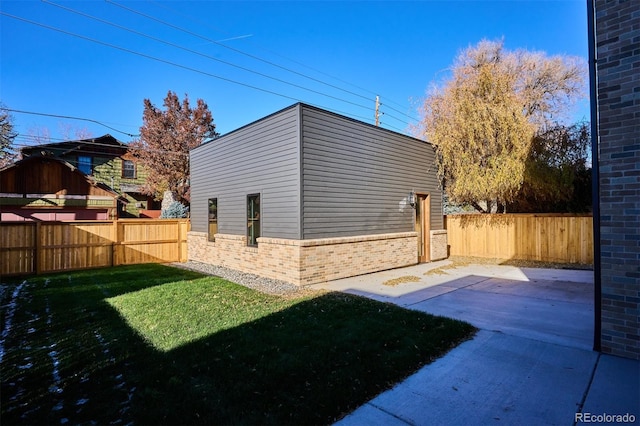 view of yard with a patio