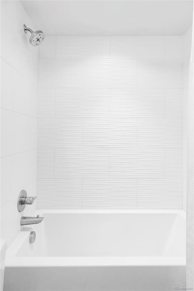 879 Delaware St, Denver, CO 80204 - bathroom featuring shower / bath combo