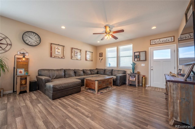 living room with baseboards, wood finished floors, recessed lighting, and ceiling fan