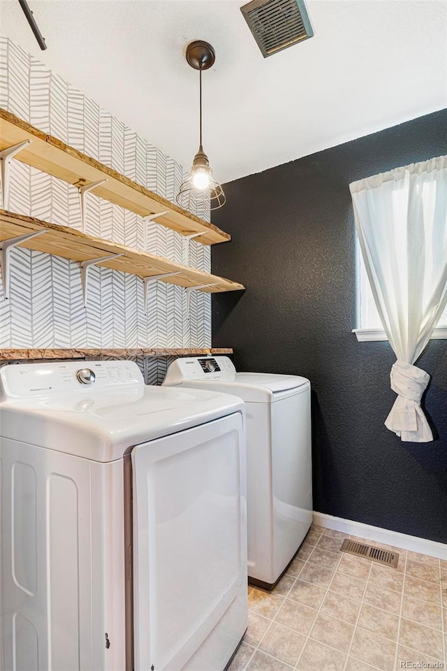 washroom featuring light tile patterned floors and washing machine and clothes dryer