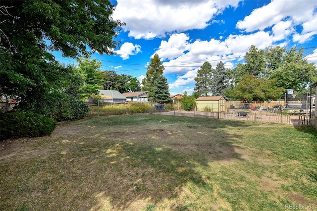 1822 N Circle Dr, Colorado Springs, CO 80909 - view of yard