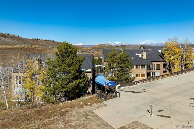 bird's eye view featuring a mountain view