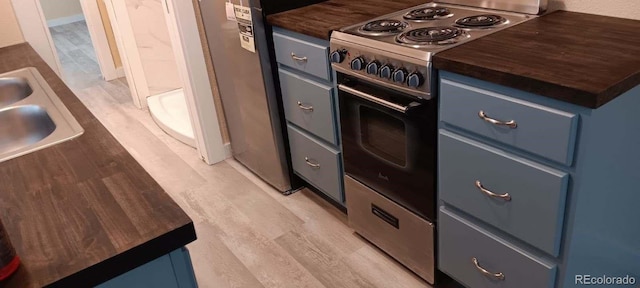 kitchen with sink, electric range, light hardwood / wood-style floors, and blue cabinetry