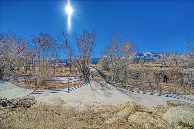 view of yard with fence and a mountain view