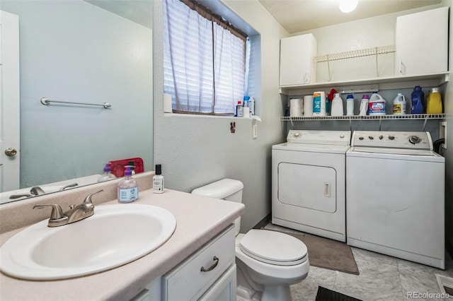 bathroom with vanity, toilet, and separate washer and dryer