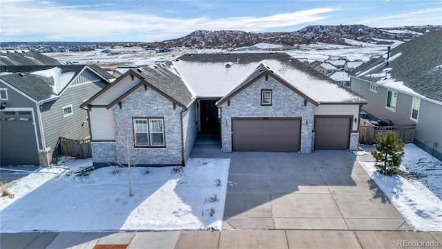 view of front of house featuring a mountain view