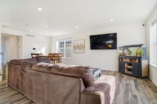 living room featuring a healthy amount of sunlight, visible vents, wood finished floors, and recessed lighting