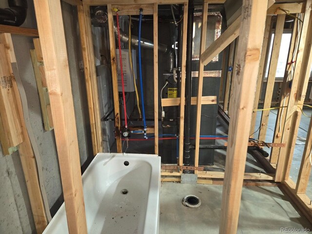 21064 E Crestline Cir, Centennial, CO 80015 - bathroom featuring a bath and concrete floors