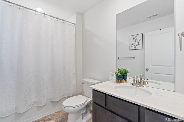 bathroom with visible vents, toilet, vanity, and shower / bath combo