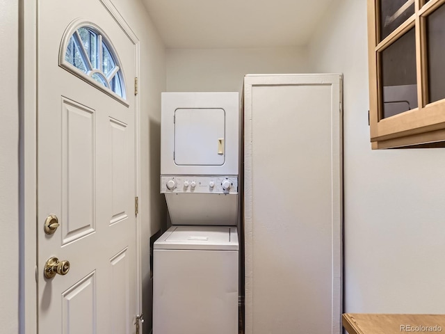 2102 S Pearl St, Denver, CO 80210 - laundry area with stacked washer / drying machine
