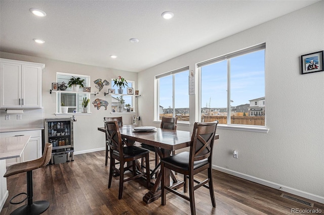 dining room featuring visible vents, recessed lighting, baseboards, and dark wood-type flooring