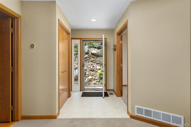 6882 Snowshoe Trl, Evergreen, CO 80439 - foyer with baseboards