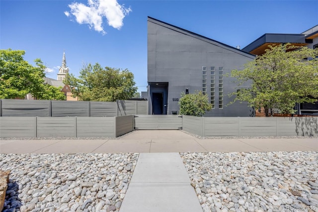 2801 Lawrence St, Denver, CO 80205 - view of side of home with fence