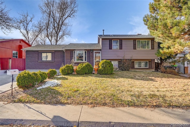 split level home featuring a front yard