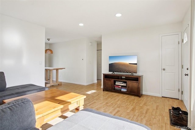 4759 S Xenophon St, Morrison, CO 80465 - living area featuring light wood finished floors and recessed lighting