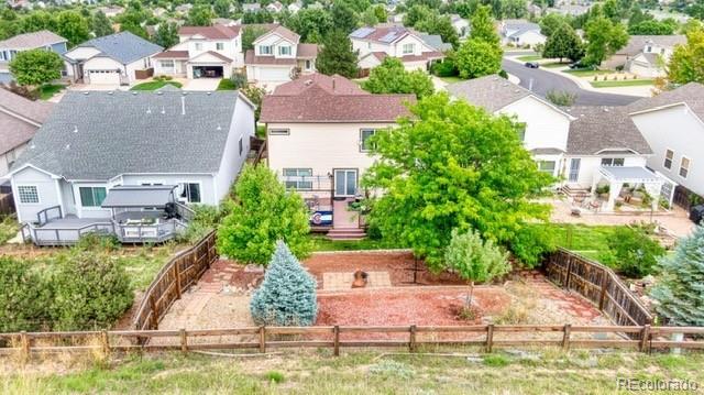 bird's eye view with a residential view