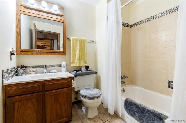 2516 S Cimarron St, Aurora, CO 80014 - full bath featuring vanity, shower / tub combo, and tile patterned flooring
