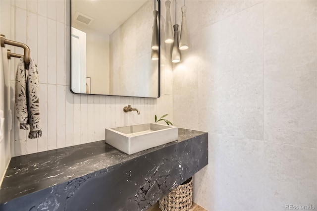 bathroom featuring visible vents and a sink