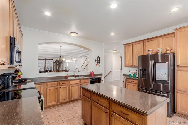 kitchen featuring crown molding, sink, black appliances, a chandelier, and hanging light fixtures