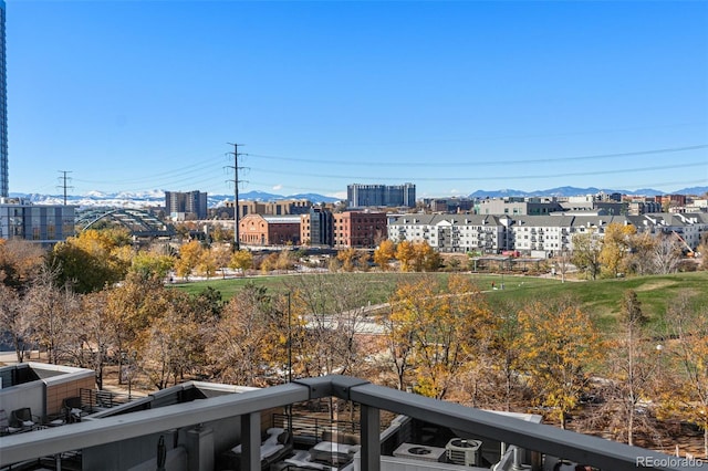 city view featuring a mountain view