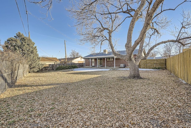 view of yard featuring a patio area