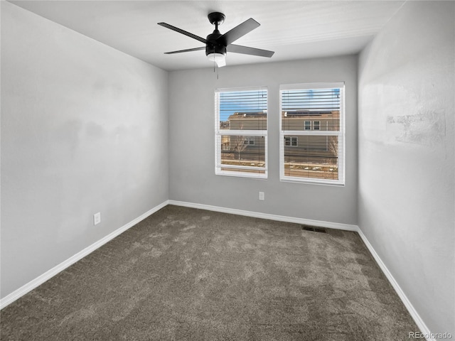 carpeted empty room featuring ceiling fan