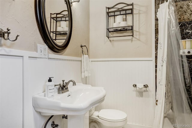 1510 S Cascade Ave, Colorado Springs, CO 80905 - full bath with a wainscoted wall and toilet