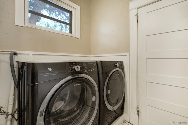 1510 S Cascade Ave, Colorado Springs, CO 80905 - laundry room with washing machine and dryer