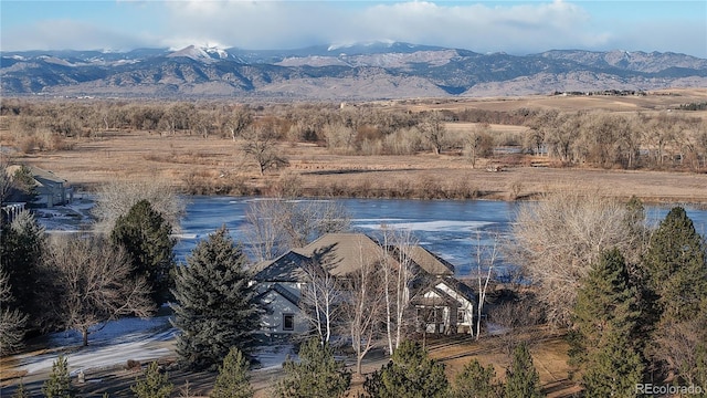 water view with a mountain view