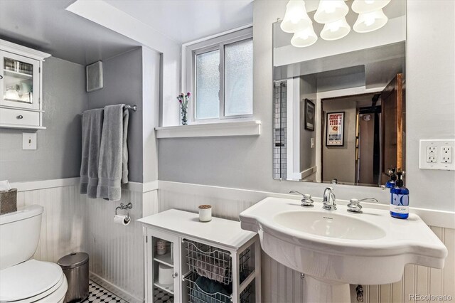 3145 W 31st Ave, Denver, CO 80211 - bathroom featuring a wainscoted wall and a chandelier