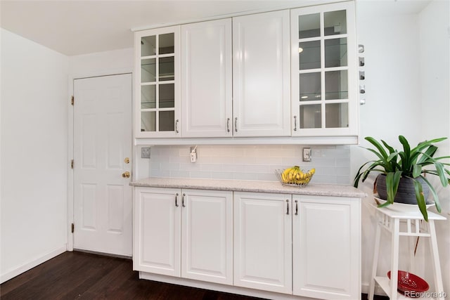 6666 S Pennsylvania St, Centennial, CO 80121 - bar area featuring dark wood-style flooring and backsplash