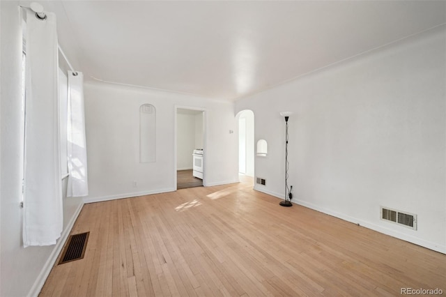 unfurnished room featuring light hardwood / wood-style flooring